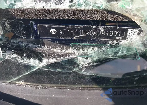 2019 Toyota Camry Le z USA, uszkodzony, nr VIN 4T1B11HK0KU849912